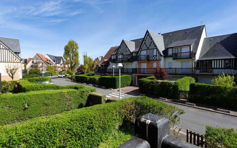 Cabourg 251: Busk, Boligområde, Hjem, Menneskelig Bosættelse, Hæk, Estate, Landscaping, Forstad, Have, Mansion