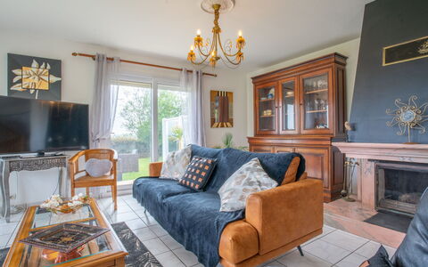 Ty Nevez: Billedramme, Møbel, Ejendom, Couch, Træ, Bygning, Indretning, Arkitektur, Bord, Etage