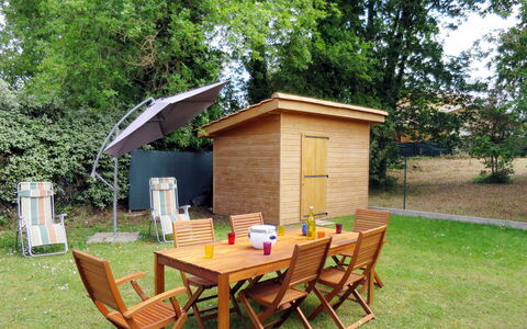 Mimosa: Bord, Plante, Møbel, Ejendom, Bygning, Træ, Natur, Stol, Skygge, Udendørs Bord