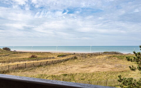 Cabourg 450: Plante, Himmel, Sky, Vindue, Bygning, Bjerg, Highland, Hus, Træ, Land Lot
