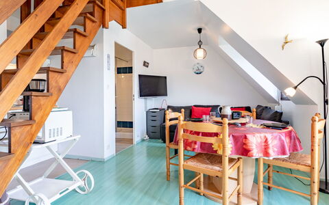 Cabourg 450: Vand, Himmel, Bygning, Plante, Sky, Ejendom, Azure, Svømmepøl, Træ, Arkitektur