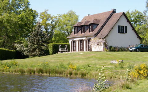 Marchives: Vand, Plante, Bygning, Himmel, Vindue, Træ, Natur, Botanik, Naturlige Landskab, Hus