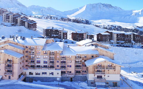 La Plagne 632: Billedramme, Ejendom, Møbel, Bord, Couch, Komfort, Indretning, Træ, Belysning, Etage
