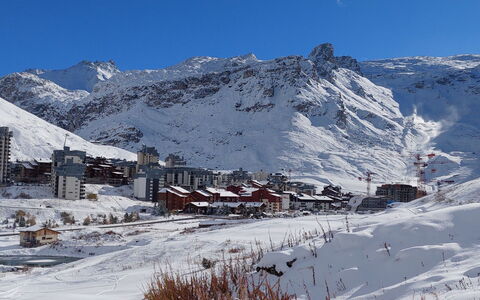 Tignes 657: Himmel, Sne, Bjerg, Plante, Hældning, Naturlige Landskab, Landskab, Glacial Landskabsform, Fryser, Bjergrige Landskabsformer