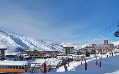 Les Menuires 648: Sne, Vinter, Bjerg, Himmel, Bjergrige Landskabsformer, Bjergkæde, Sky, Alps, Hill Station, Skisportssted