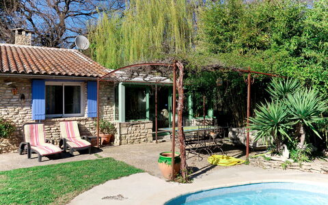 L'Isle sur la Sorgue: Ejendom, Hus, Hjem, Ejendom, Bygning, Backyard, Gård, Træ, Ferie, Sommerhus