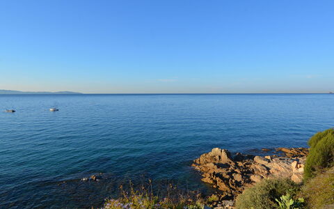 Ajaccio 604: Vand, Himmel, Vandressourcer, Plante, Økoregion, Azure, Naturligt Miljø, Naturlige Landskab, Coastal Og Oceaniske Landskabsformer, Sky