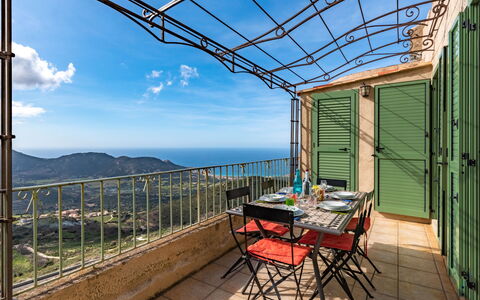 Casa Marcelli: Himmel, Sky, Ejendom, Møbel, Bord, Azure, Bygning, Skygge, Stol, Træ