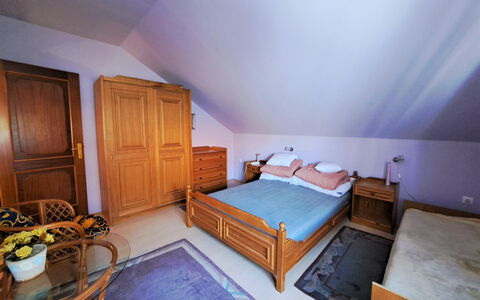 Boros: Møbel, Ejendom, Bygning, Komfort, Cabinetry, Træ, Belysning, Bed Frame, Indretning, Hus