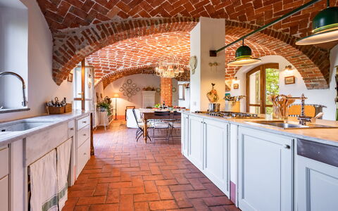 Bric del Vento: Countertop, Cabinetry, Ejendom, Træ, Køkken, Indretning, Belysning, Orange, Bygning, Arkitektur