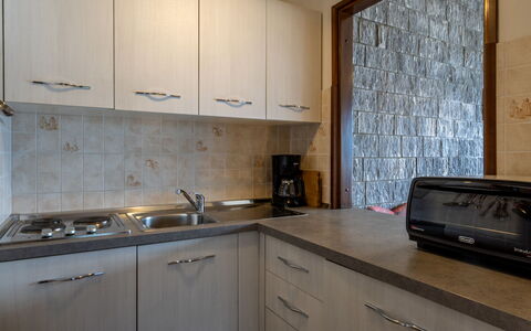 Montesole: Countertop, Værelse, Ejendom, Cabinetry, Køkken, Møbel, Håndvask, Indretning, Etage, Hus