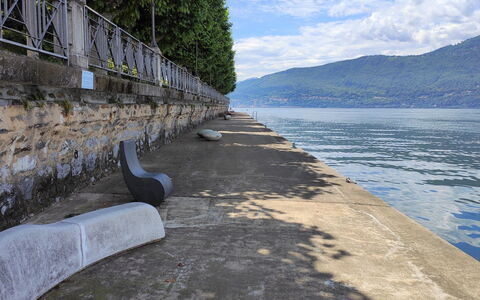 Montesole: Vand, Himmel, Sky, Vandressourcer, Blå, Træ, Vandløb, Coastal Og Oceaniske Landskabsformer, Bank, Træ