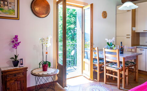 Lo Scoiattolo: Værelse, Ejendom, Hus, Indretning, Møbel, Bygning, Arkitektur, Ejendom, Bord, Etage