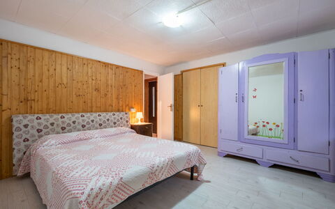 Serena: Møbel, Ejendom, Bygning, Komfort, Azure, Træ, Textile, Seng, Hus