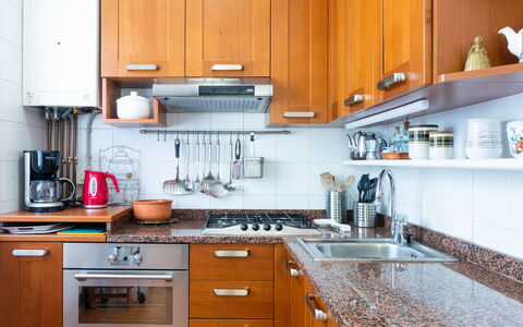 Stefania (Vna370): Countertop, Cabinetry, Ejendom, Komfur, Køkken, Køkken Apparat, Håndvask, Træ, Køkkenvask, Belysning
