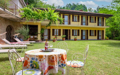 Cascina Calore: Plante, Møbel, Bygning, Bord, Himmel, Stol, Sky, Botanik, Natur, Udendørs Bord