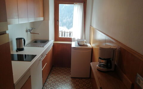 Mastle: Cabinetry, Vindue, Køkkenvask, Countertop, Træ, Indretning, Køkken, Håndvask, Bygning, Etage