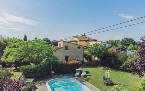 Villa Ulivo: Sky, Himmel, Plante, Ejendom, Vand, Bygning, Azure, Træ, Hus, Krop Af Vand
