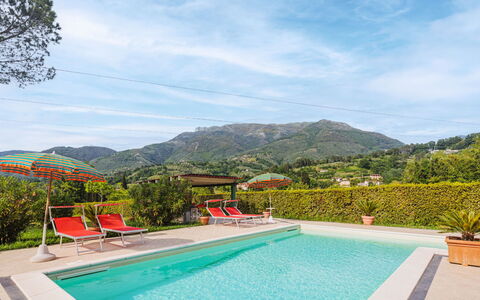 Verde Versilia: Vand, Sky, Himmel, Plante, Bygning, Ejendom, Svømmepøl, Natur, Azure, Stol