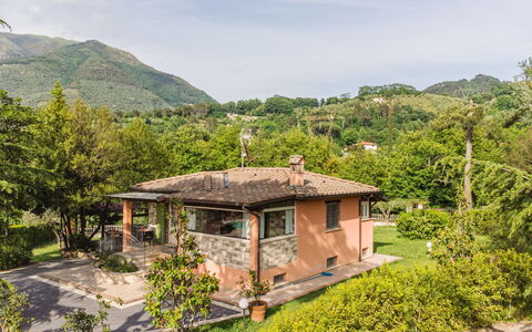 Verde Versilia: Plante, Himmel, Sky, Ejendom, Bygning, Plantesamfund, Bjerg, Vindue, Naturlige Landskab, Træ