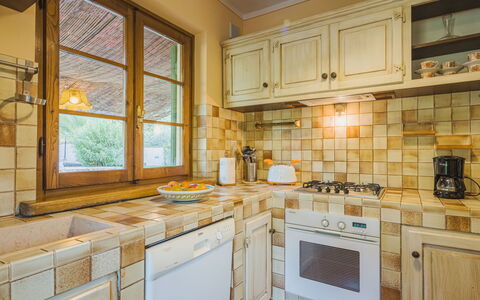 Costacce: Cabinetry, Countertop, Ejendom, Vindue, Køkken, Bygning, Komfur, Træ, Køkken Apparat, Indretning