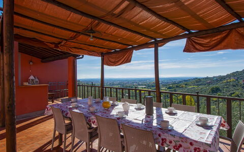 Francesco: Himmel, Møbel, Stol, Bord, Skygge, Træ, Fritid, Træ, Landskab, Udendørs Møbler