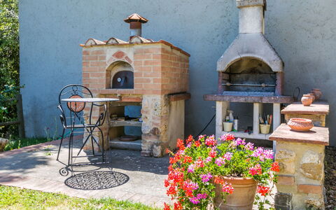 Borgo Antico: Blomst, Plante, Ejendom, Blomsterkrukke, Stueplante, Bygning, Hus, Udendørs Møbler, Udendørs Bord, Ejendom