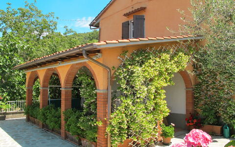 La Felcaia: Ejendom, Bygning, Ejendom, Hus, Landscaping, Pergola, Gård, Plante, Facade, Hacienda