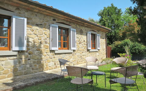 Casa Clotilde: Plante, Bygning, Vindue, Ejendom, Træ, Himmel, Hus, Stol, Bord, Land Lot