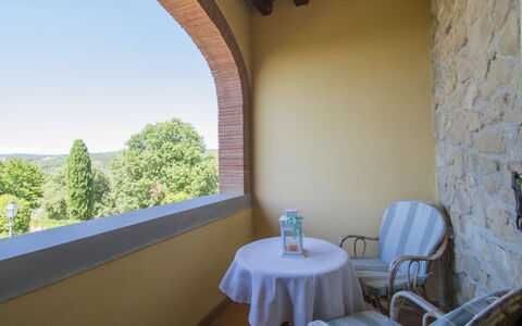 Le Terrazze: Ejendom, Bygning, Bord, Plante, Himmel, Stol, Azure, Skygge, Vindue, Bordservice
