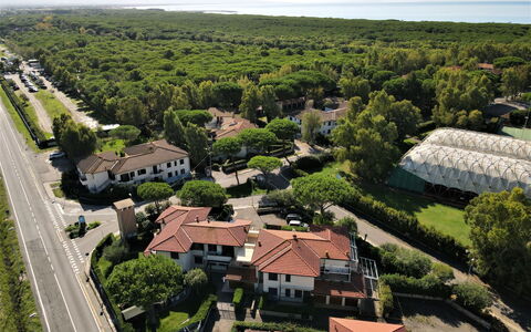 Palazzeta Ii: Himmel, Plante, Bygning, Land Lot, Træ, Urban Design, Kvarter, Boligområde, Hus, Landskab