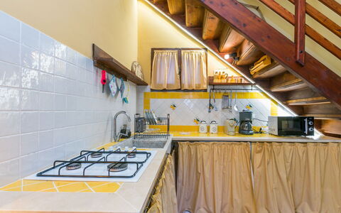 Podere Cerbaia (Smr100): Cabinetry, Countertop, Møbel, Bygning, Køkken, Træ, Indretning, Bord, Hylde, Etage