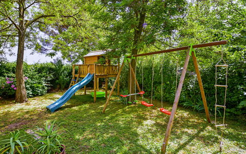 Poreč Kaštelir 656: Plante, Træ, Skygge, Land Lot, Chute, Vedplante, Legeplads, Fritid, Fritid, Legetøjsrutsjebane