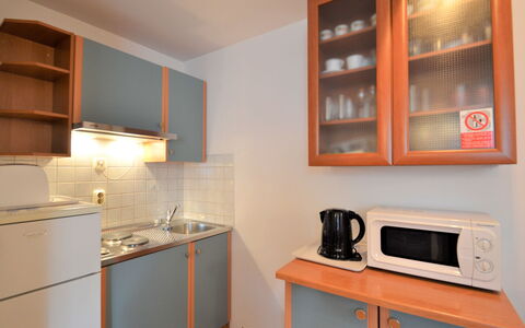 Medulin 703: Cabinetry, Møbel, Ejendom, Countertop, Bygning, Køkken Apparat, Komfur, Køkken, Husholdningsapparat, Træ