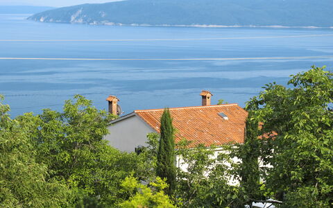 Mošćenička Draga 619: Vand, Himmel, Bygning, Økoregion, Azure, Naturlige Landskab, Træ, Land Lot, Vegetationen, Sommerhus