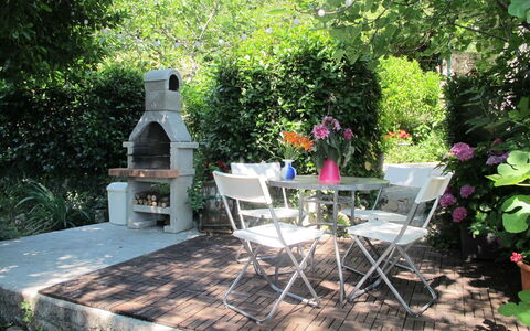 Mošćenička Draga 619: Have, Gård, Backyard, Ejendom, Gårdhave, Hus, Botanik, Landscaping, Træ, Hjem