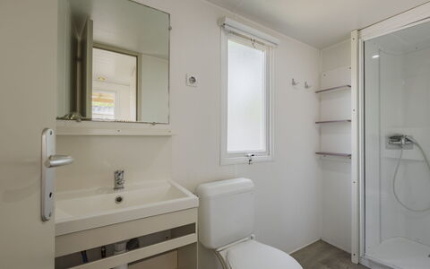 Balatonfüred 603: Sanitærarmatur, Badeværelse, Etage, Gulvbelægning, Loft, Toiletbræt, Toilet, Vvs, Indretning, Håndvask