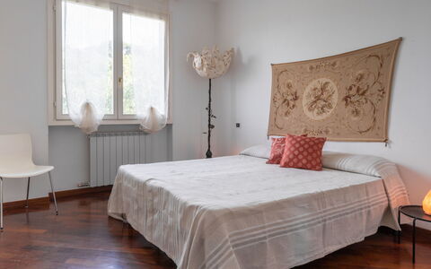 Diano Marina 626: Soveværelse, Seng, Møbel, Værelse, Sengetøj, Ejendom, Sengetøj, Madras, Bed Frame, Etage