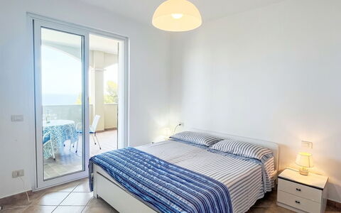 Pietra Ligure 612: Indretning, Etage, Gulvbelægning, Møbel, Værelse, Seng, Loft, Soveværelse, Lejlighed, Sengetøj