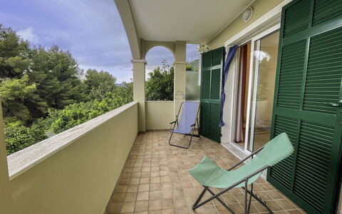 Pietra Ligure 612: Ejendom, Plante, Bygning, Skygge, Arkitektur, Indretning, Træ, Himmel, Sky, Stol