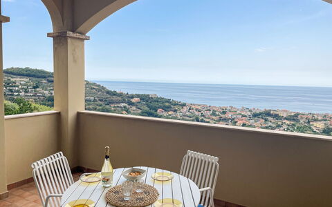 Pietra Ligure 612: Vand, Himmel, Plante, Bygning, Azure, Naturlige Landskab, Træ, Krop Af Vand, Strand, Terræn