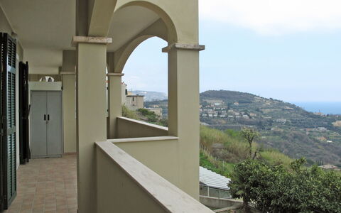 Pietra Ligure 612: Ejendom, Bygning, Arkitektur, Ejendom, Hus, Altan, Lejlighed, Værelse, Arch, Estate