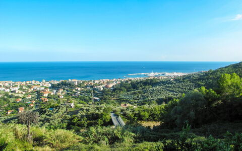 Pietra Ligure 612: Himmel, Vand, Sky, Plante, Plantesamfund, Økoregion, Azure, Naturlige Landskab, Sollys, Land Lot