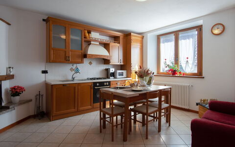 Domaso 644: Værelse, Møbel, Ejendom, Bygning, Indretning, Køkken, Etage, Loft, Hus, Cabinetry