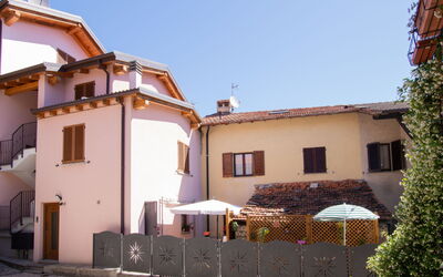 Domaso 644: Ejendom, Hus, Boligområde, Bygning, Kvarter, Stad, Hjem, Arkitektur, Ejendom, Væg