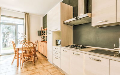 Casa Centrale 644.1: Køkken, Indretning, Gulvbelægning, Countertop, Større Bandage, Loft, Køkken Apparat, Cabinetry, Etage, Værelse