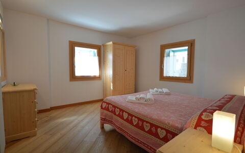 Raveo 602: Møbel, Komfort, Bygning, Træ, Indretning, Etage, Gulvbelægning, Bed Frame, Hus, Cabinetry