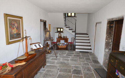 Raveo 603: Billedramme, Møbel, Træ, Cabinetry, Indretning, Skuffe, Etage, Gulvbelægning, Stue, Bejdse