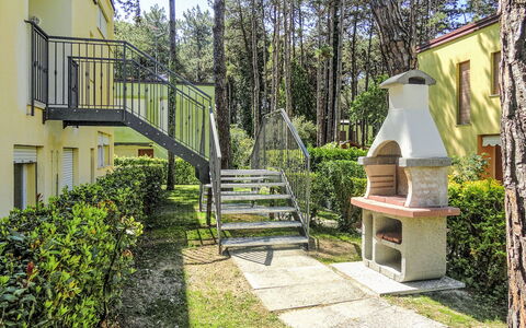 Bibione 752: Plante, Bygning, Ejendom, Botanik, Træ, Vegetationen, Land Lot, Trappe, Hus, Sommerhus