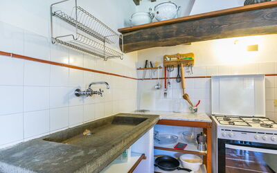 Podere Cima a Zano Apt. Tinaia 626.9: Ejendom, Køkkenvask, Bygning, Tap, Håndvask, Indretning, Træ, Countertop, Køkken, Hus